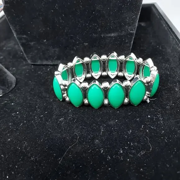 Necklace Bracelet Pierced Earrings Set Emerald Green Faux Stone Silver Tone 21" - Picture 3 of 8